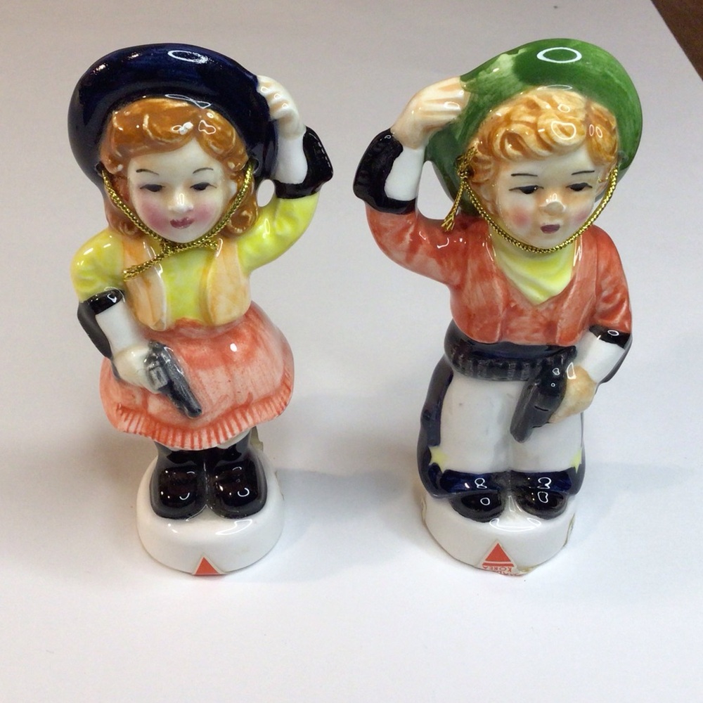 Vandor Vintage Pazlmen salt and pepper shakers hand painted and glazed 1989